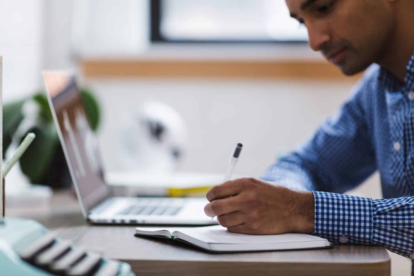 uno straniero che scrive per un corso di studi in Italia
